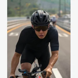 CRNK cykelhjelm Helmer Hyper sort M 53-57 cm