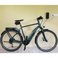 Universal opladerholder i metal - str. L - sort