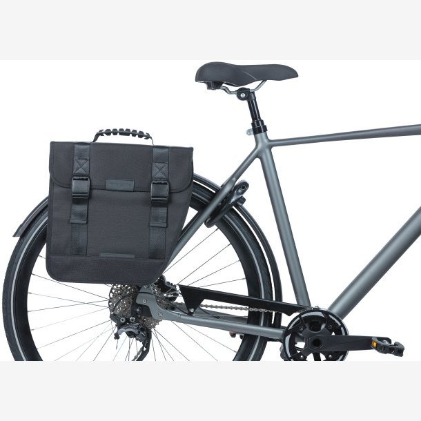 Cykeltaske Basil Tour Single Right 14 liters 34 x 14 x 34 cm - black