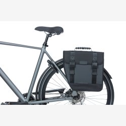 Basil Tour cykeltaske, venstre, vandtt 14 liter 34 x 14 x 34 cm  - sort