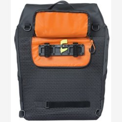 Cykelrygsk Basil Miles Tarpaulin 17 liter 31 x 17 x 44 cm - sort orange, vandtt