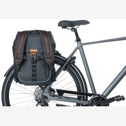 Cykelrygsk Basil Miles Tarpaulin 17 liter 31 x 17 x 44 cm - sort orange, vandtt