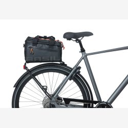 Cykeltaske Trunkbag Basil Miles Tarpaulin 7 liter 32 x 20 x 20 cm - sort/orange, vandtt