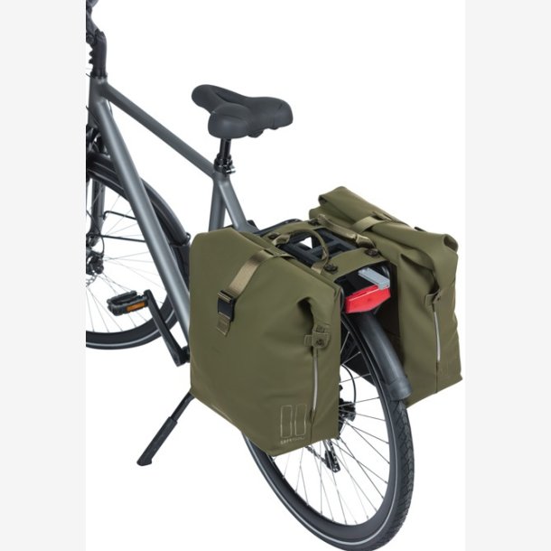 Double Cykeltaske Basil SoHo Nordlicht MIK 41 liters 31 x 13 x 37 cm - moss green