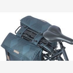 Double Cykeltaske Basil Elegance with MIK system 40-49 liters  42,5 x 38 x 16 cm - estate blue