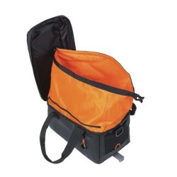 Trunkbag Basil Miles Presenning MIK 7 liter 30 x 19 x 16 cm - sort/orange - vandtt