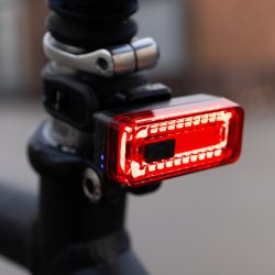 Baglygte Simson USB-C LED lampelomme - rd